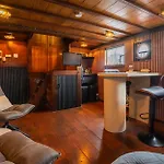 Гостевой дом Houseboat-amsterdam-classic Амстердам