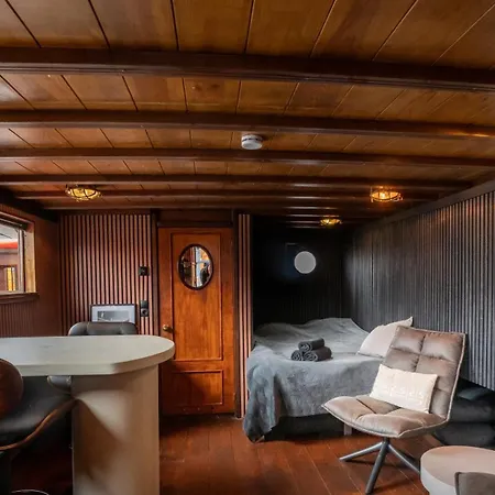 Houseboat-amsterdam-classic Konukevi Amsterdam