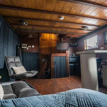 Bed & Breakfast Houseboat-amsterdam-classic