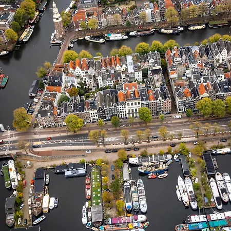 Houseboat-amsterdam-classic